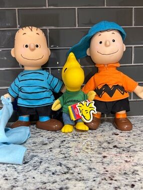 Peanuts Gang Toys - 1952 Linus, 1950 Charlie Brown, 1965,1972 Woodstock